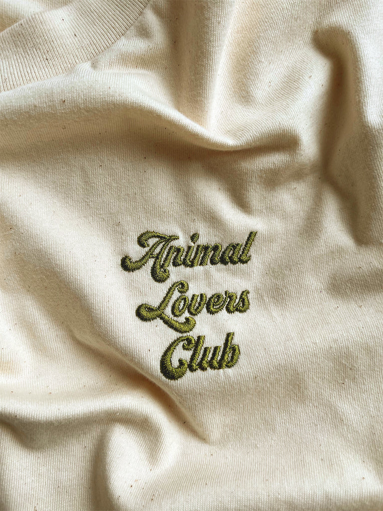 Détail de la broderie khaki Animal Lovers Club.