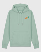 Hoodie vert sauge avec une broderie orange et verte représentant l'onomatopée d’un cri formant une carotte.