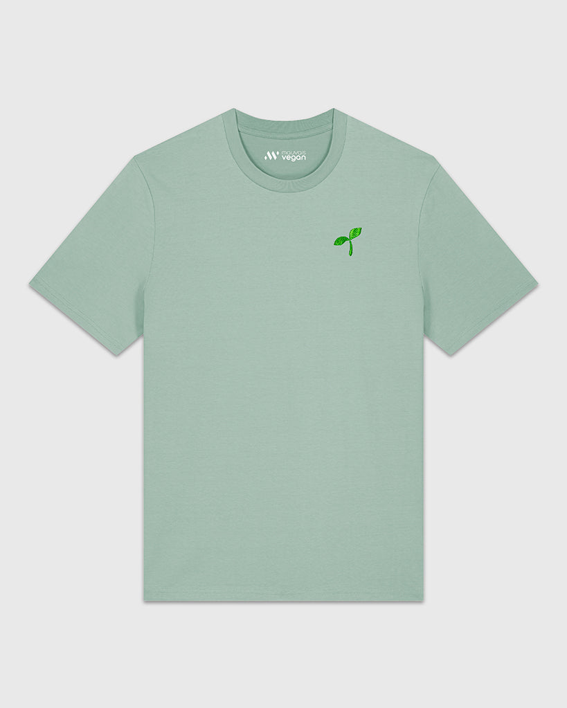T-shirt vert sauge avec une broderie verte représentant un Emoji Pousse.